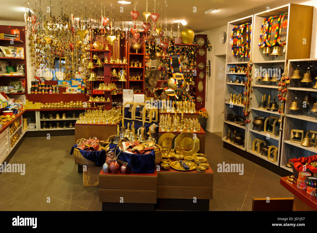 Supersonische snelheid Aandringen ritme Glassmayr Bell Shop Innsbruck High Resolution Stock Photography and Images  - Alamy