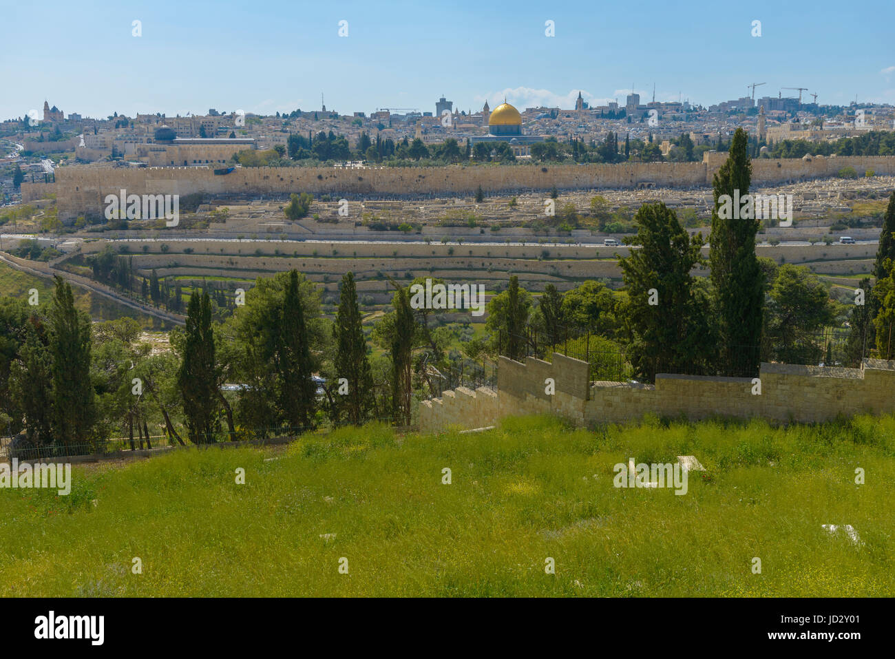 Panoramic view to Jerusalem Old city and the Temple Mount, Dome of the Rock and Al Aqsa Mosque from the Mount of Olives in Jerusalem Stock Photo