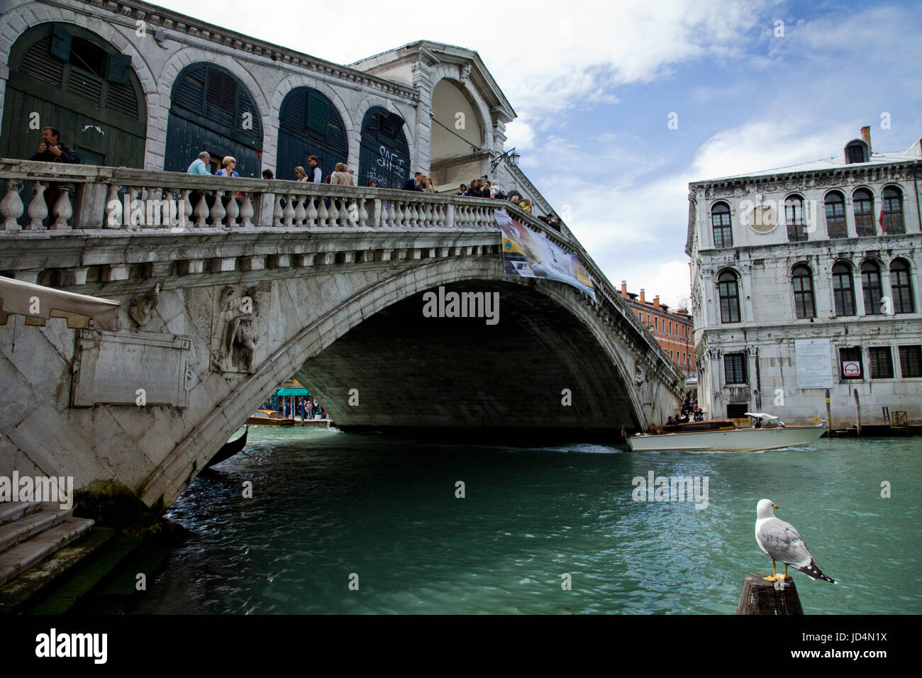 Covered bridge italy hi-res stock photography and images - Alamy