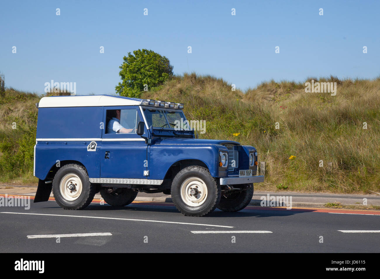 Landrover 88 hi-res stock photography and images - Alamy