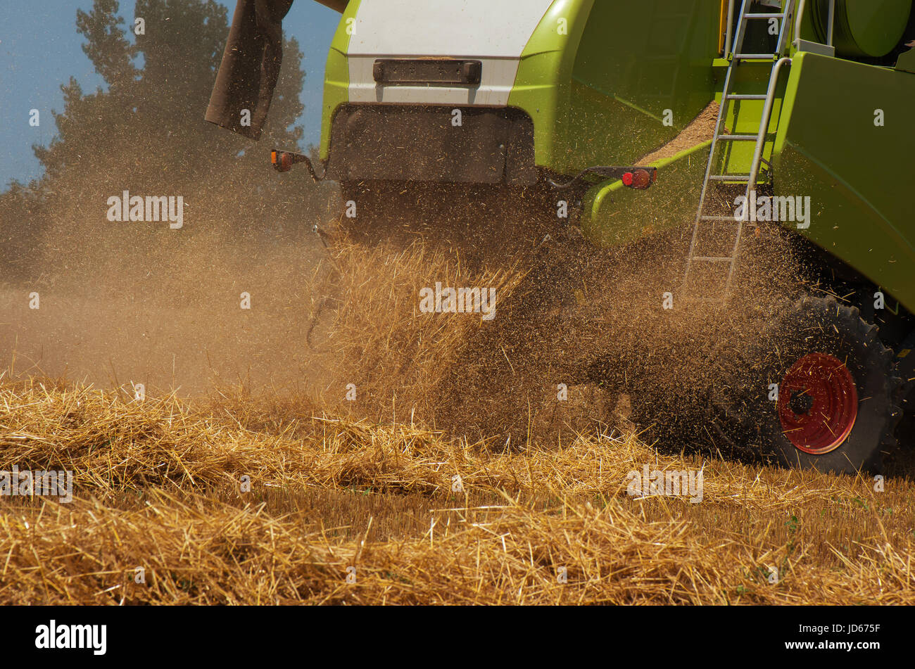 Mechanical reaper hires stock photography and images Alamy