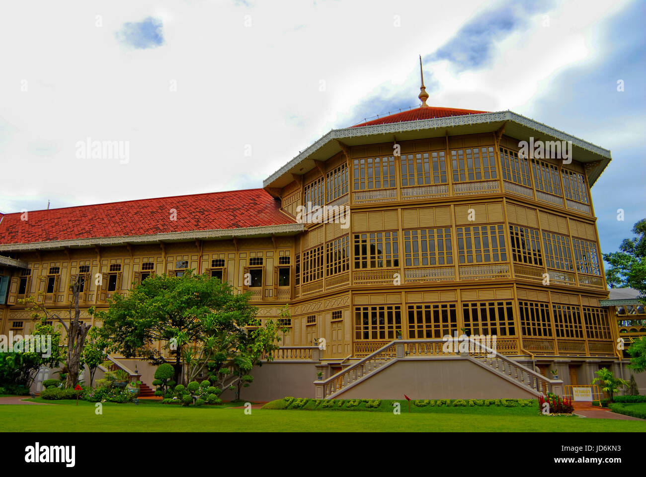 VIMANMEK ROYAL PALACE - JUNE 30 : Vimanmek Royal Mansion, the world's largest golden teak building JUNE 30, 2007 BANGKOK,THAILAND Stock Photo