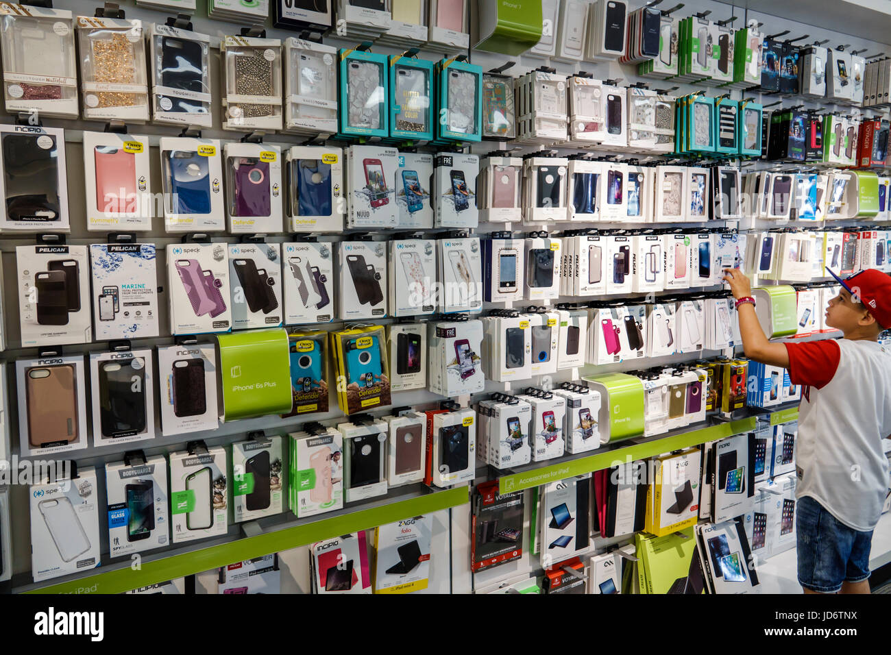 Smartphone accessories store hi-res stock photography and images - Alamy