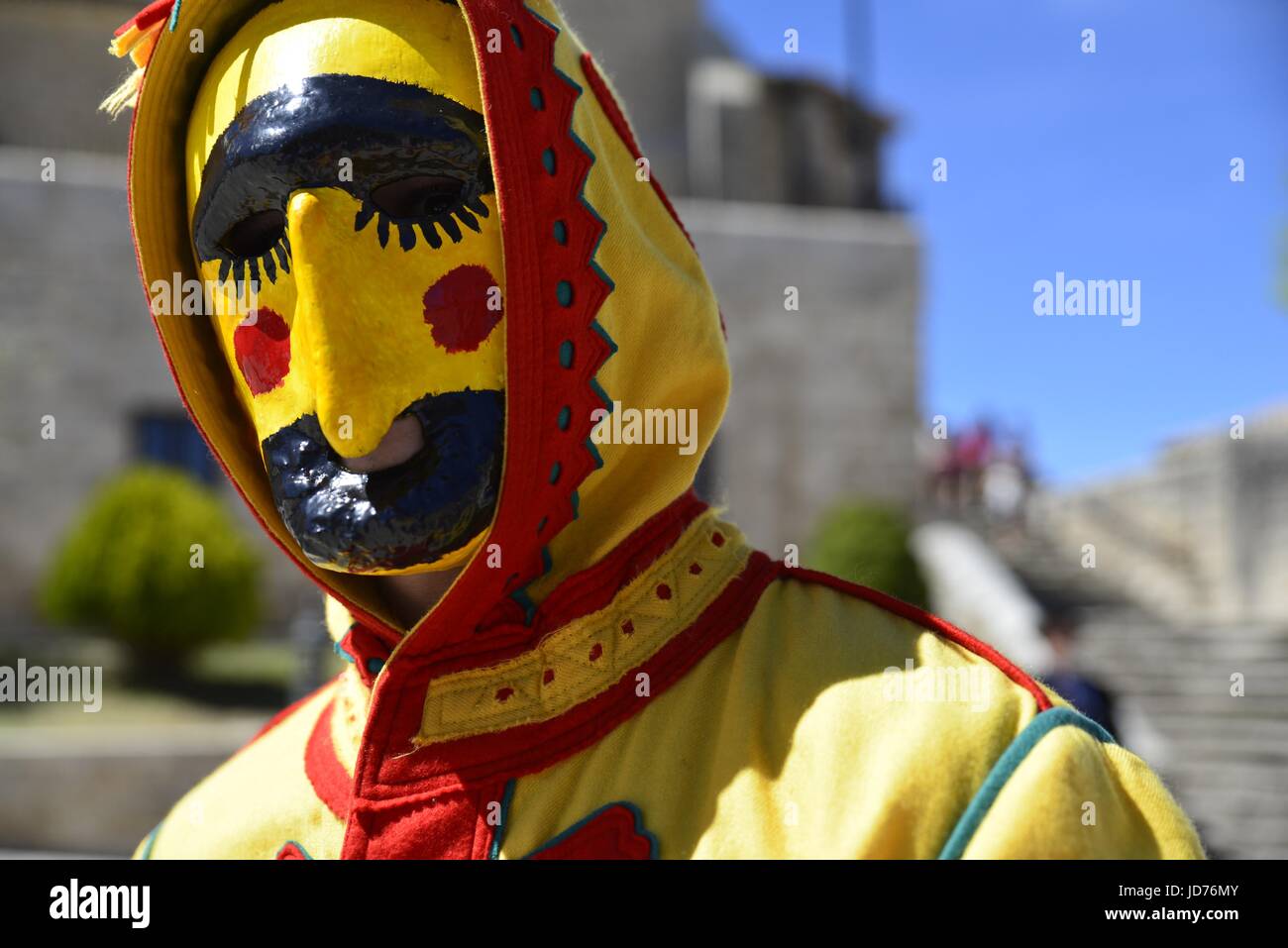 Castrillo de Murcia, Burgos, Spain. 18th June, 2017. The 'Colacho' is the character that gives his name to this event. He represents evil and therefore the devil and he is responsible for jumping over the babies. Dressed in red and yellow, he usually wears a ridiculous and repulsive mask that he removes when jumping over the babies. In his hands he holds large castanets.  Photo: M.Ramirez/Alamy Live News Stock Photo