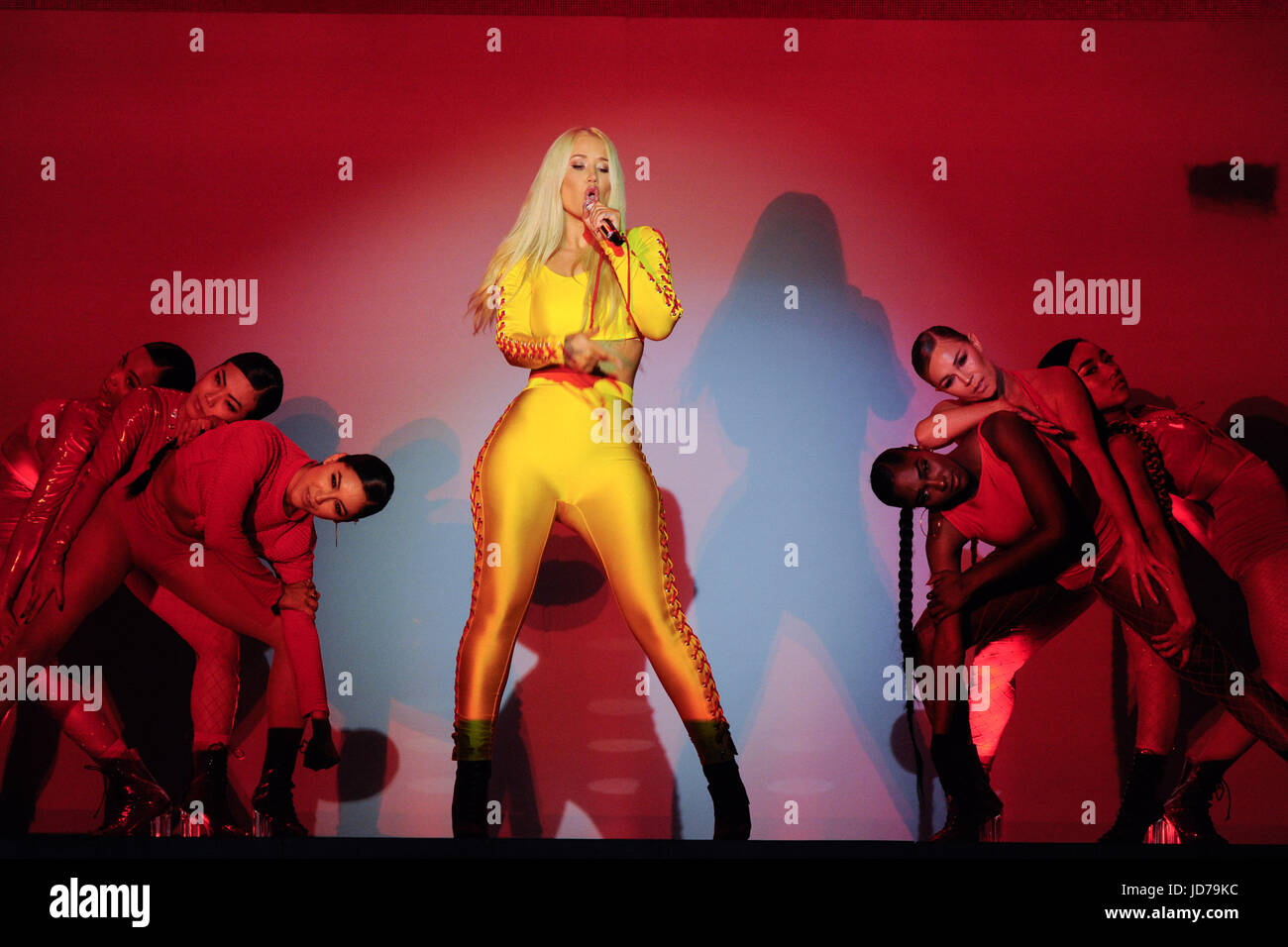 Iggy azalea performing hi-res stock photography and images - Alamy