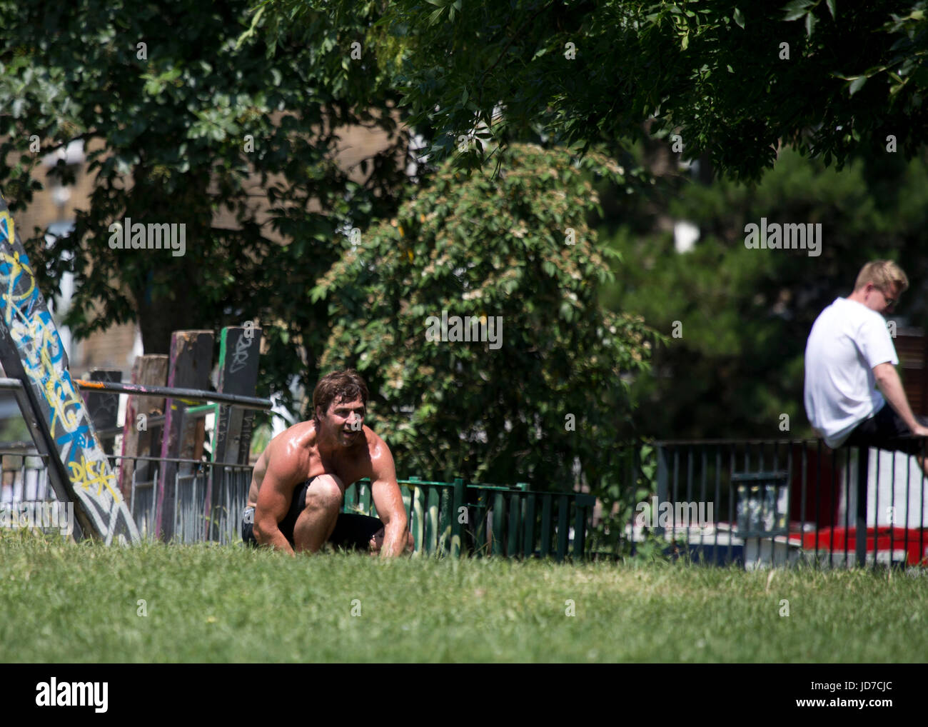 London, UK. 19 June 2017. UK Weather: Heat wave in London. Notting Hill. Meanwhite park and Canal Credit: Sebastian Remme/Alamy Live News Stock Photo