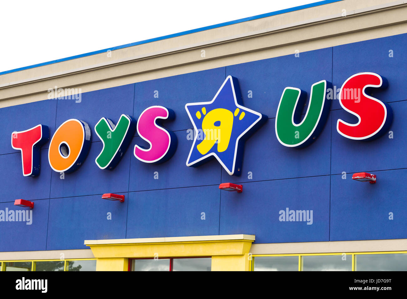Toys r us canada hi-res stock photography and images - Alamy