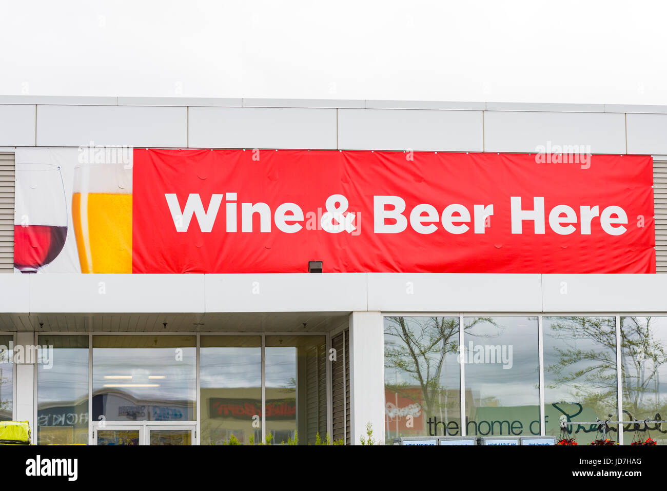 Wine And Beer Here Sign Above Store Building Stock Photo Alamy