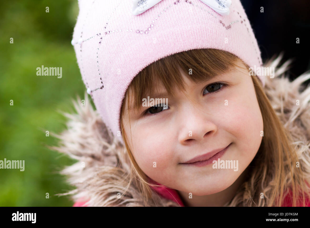 Close-up portrait of happy smiling pretty little girl Stock Photo - Alamy
