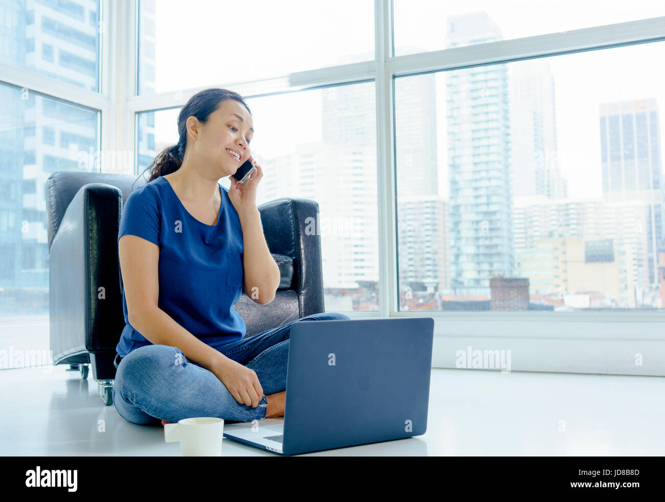 Asian woman sitting on the floor hi-res stock photography and images ...