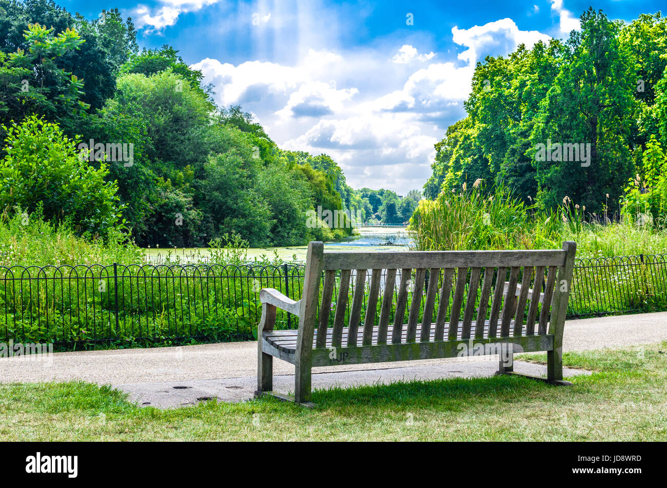 A wooden bench at St James's Park in London Stock Photo