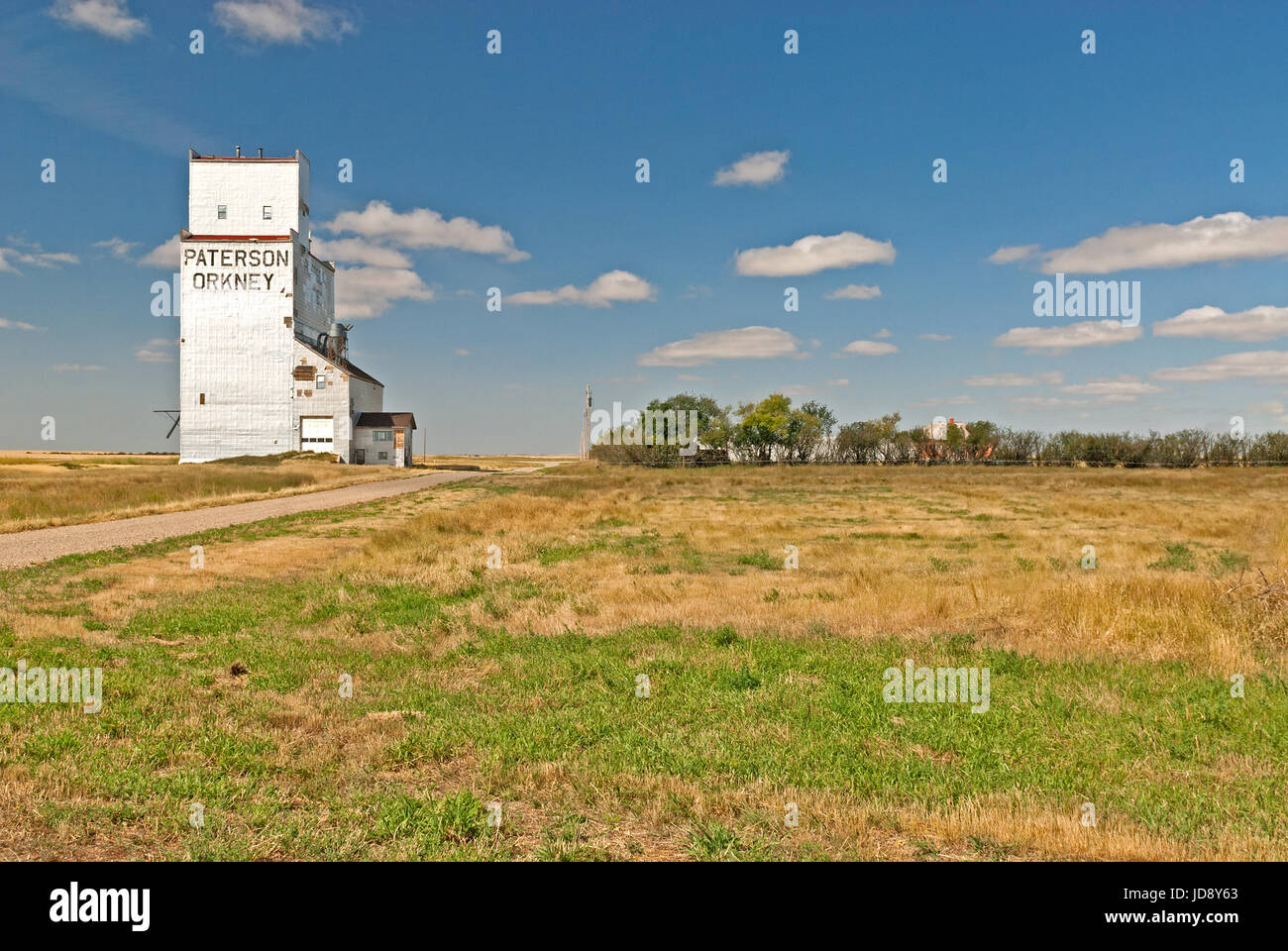 Typical Prairie Grain Elevator Stock Photo Alamy