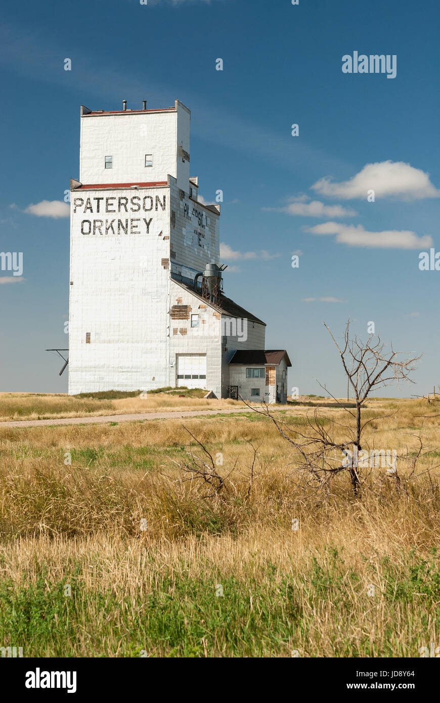 Typical Prairie Grain Elevator Stock Photo Alamy
