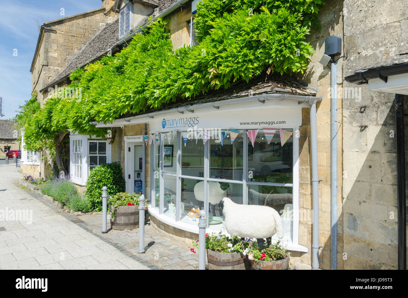 Cotswold Shops High Resolution Stock Photography and Images Alamy