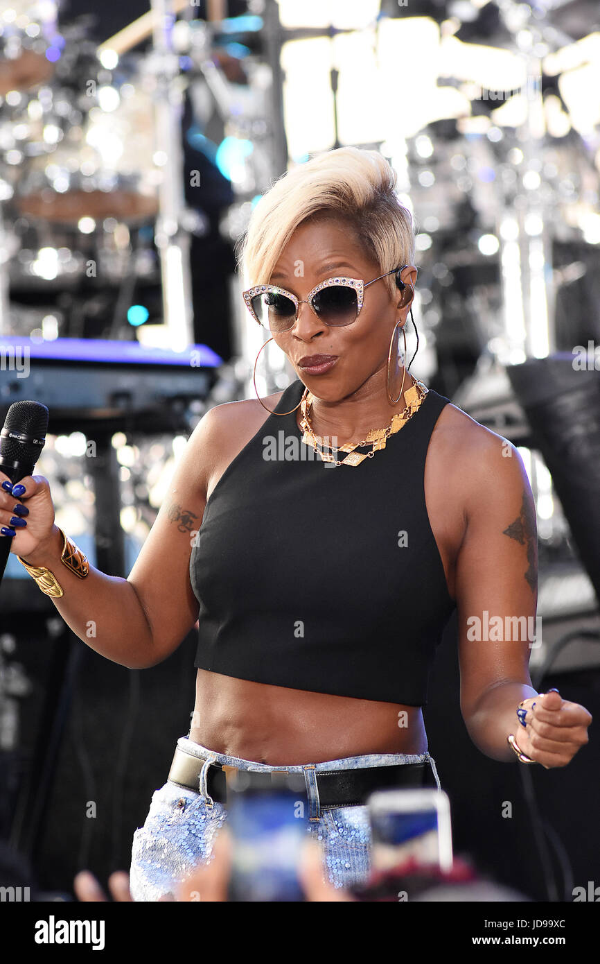 Veteran singer Mary J. Blige performs some of her greatest hits and new