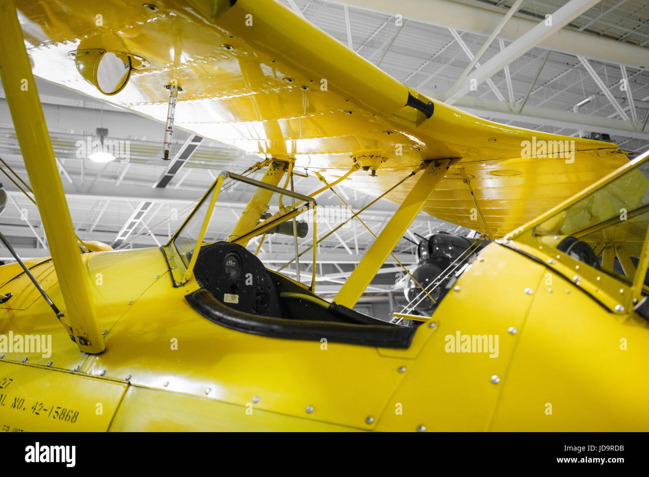 Yellow painted propeller plane hires stock photography and images Alamy