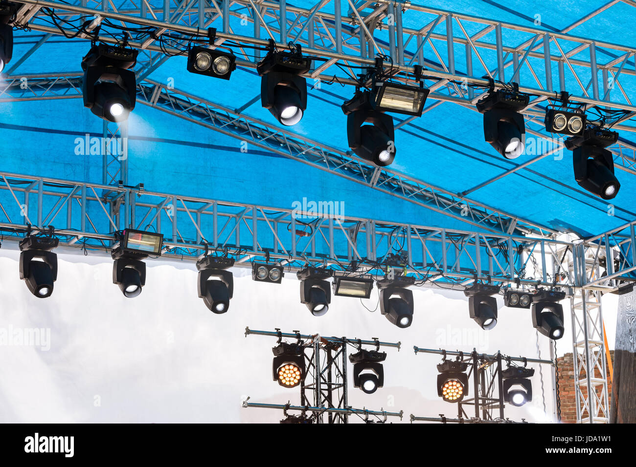 Roof mounted spotlights hires stock photography and images Alamy
