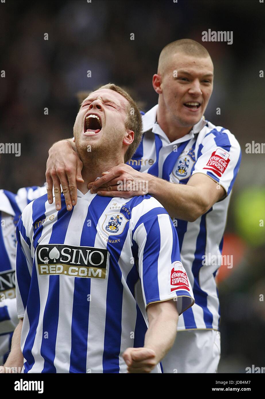 NATHAN CLARKE CELEBRATES HUDDERSFIELD TOWN V LEEDS UTD THE GALPHARM STADIUM HUDDERSFIELD ENGLAND 14 February 2009 Stock Photo