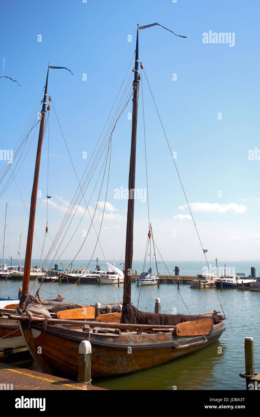 Exterior wooden ship tied pier hi-res stock photography and images - Alamy