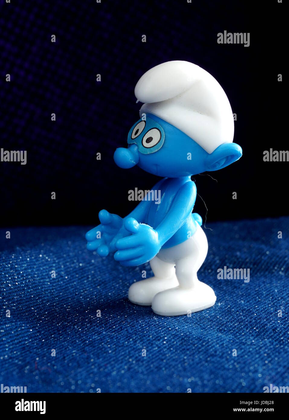 Smurfs Toys. En 1983, un téléphone factice décoré d'image et d'une News  Photo - Getty Images