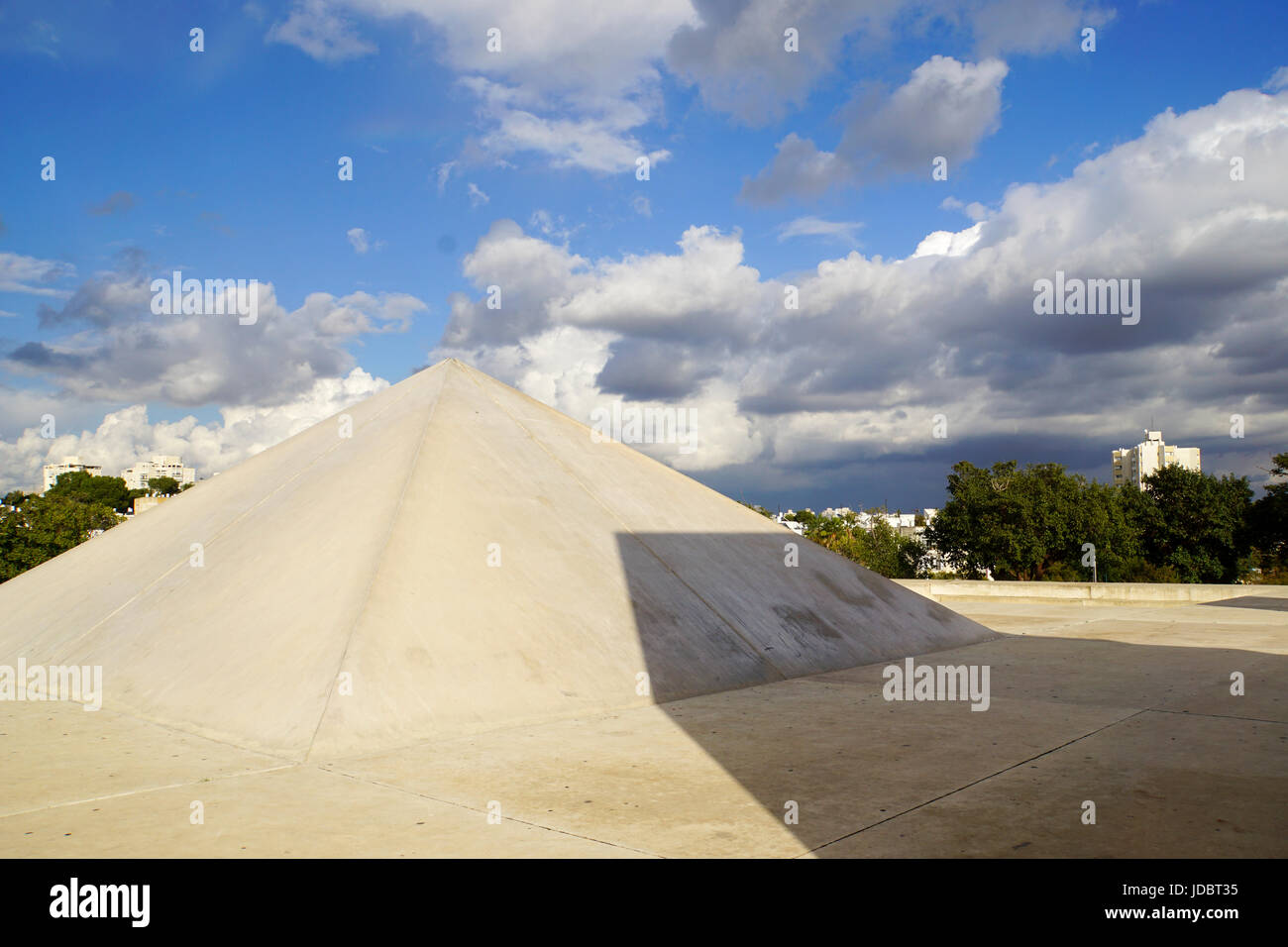 Israel, Tel Aviv, Wolfson Park, White City Statue (1977 - 1988) a sculpture by Dani Karavan (born 1930). This sculpture is also known as White Square Stock Photo