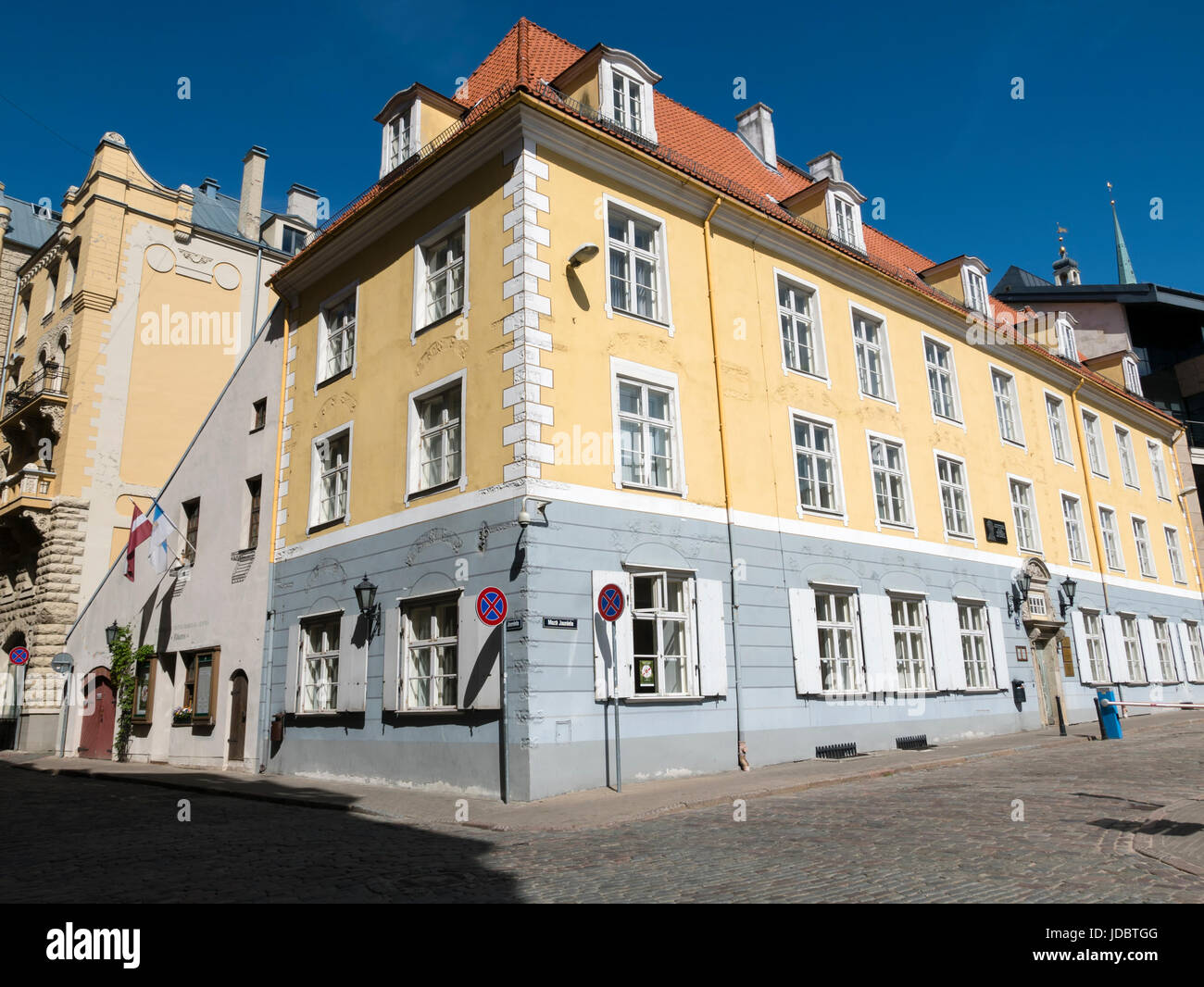 Riga old town hi-res stock photography and images - Alamy