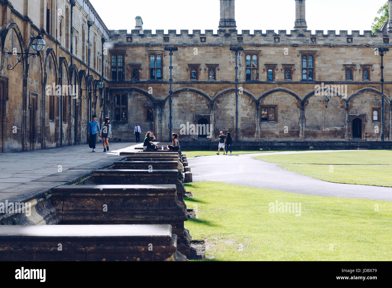 Students relax in the The Great Quadrangle, or Tom Quad, of Christ Church College, the largest college quad in Oxford. Stock Photo