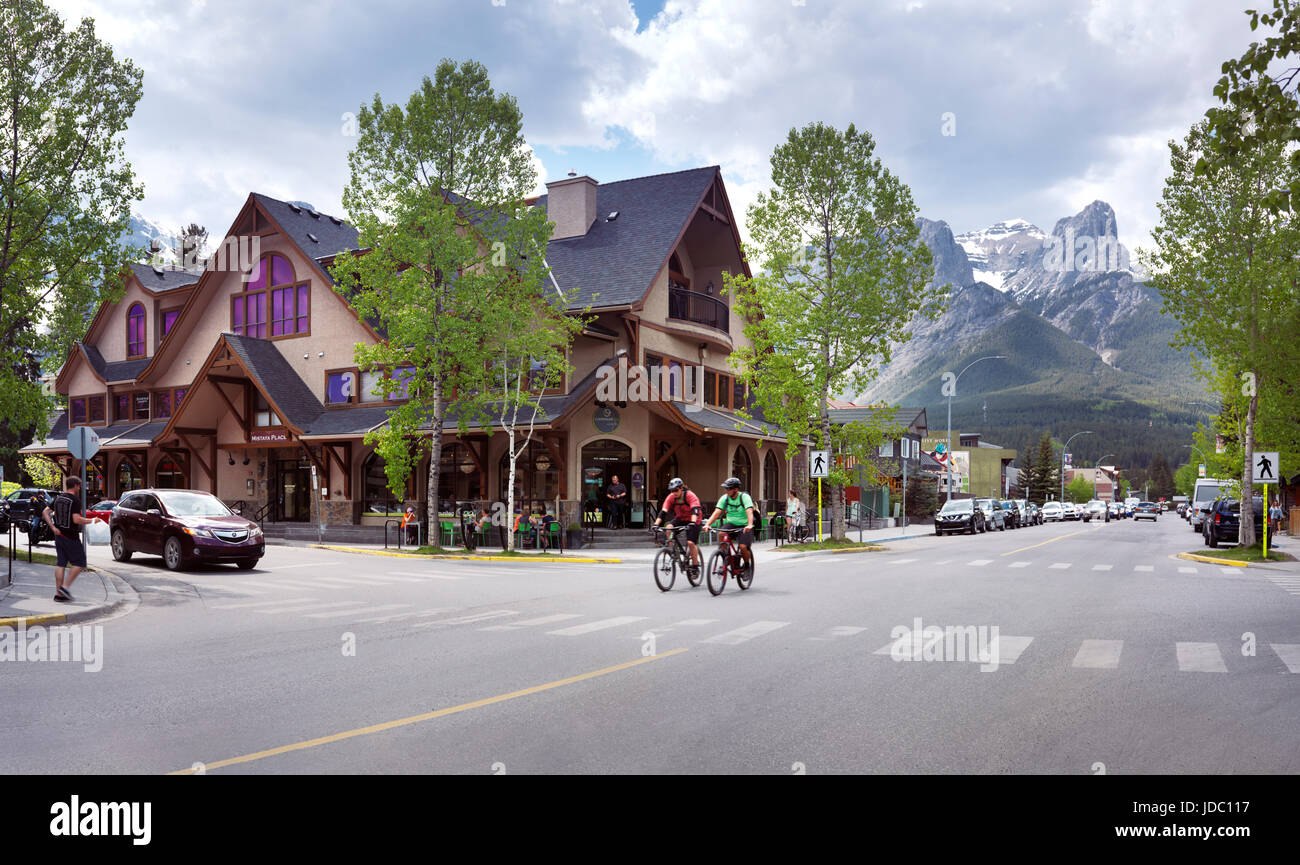 Shops of canmore hi-res stock photography and images - Alamy