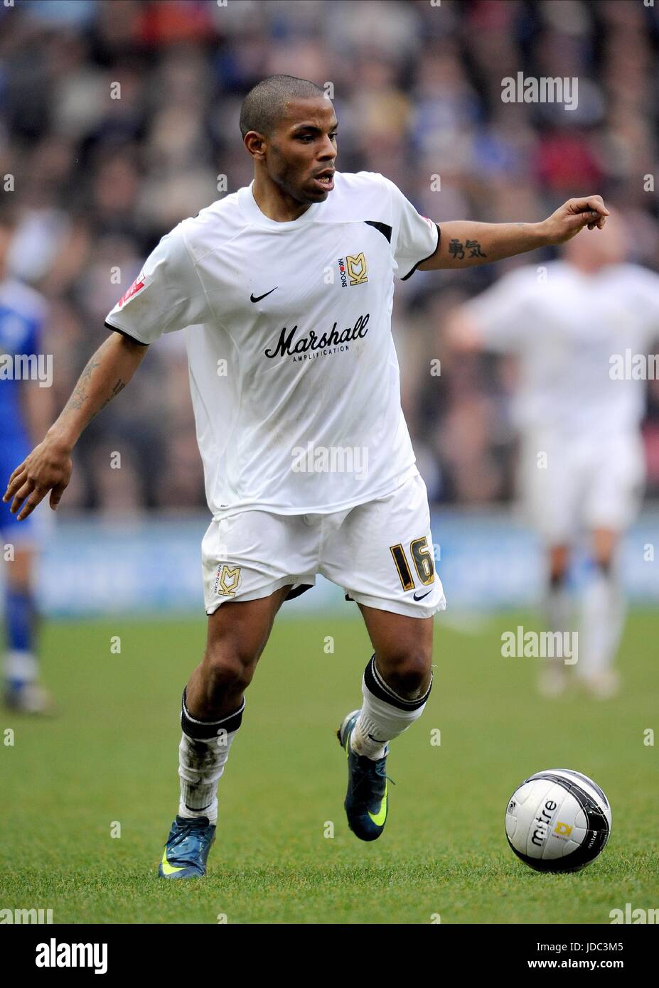 JASON PUNCHEON MILTON KEYNES DONS FC STADIUMMK MILTON KEYNES ENGLAND 28 February 2009 Stock Photo