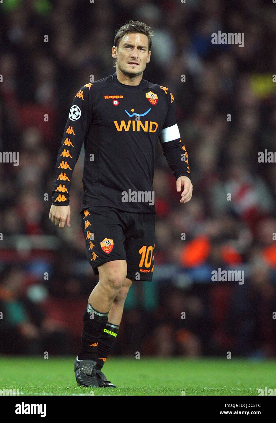 FRANCESCO TOTTI AS ROMA EMIRATES STADIUM LONDON ENGLAND 24 February 2009  Stock Photo - Alamy