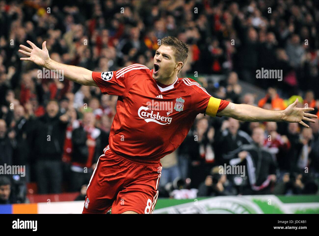 STEVEN GERRARD CELEBRATES, LIVERPOOL V REAL MADRID, LIVERPOOL V REAL MADRID,  2009 Stock Photo - Alamy