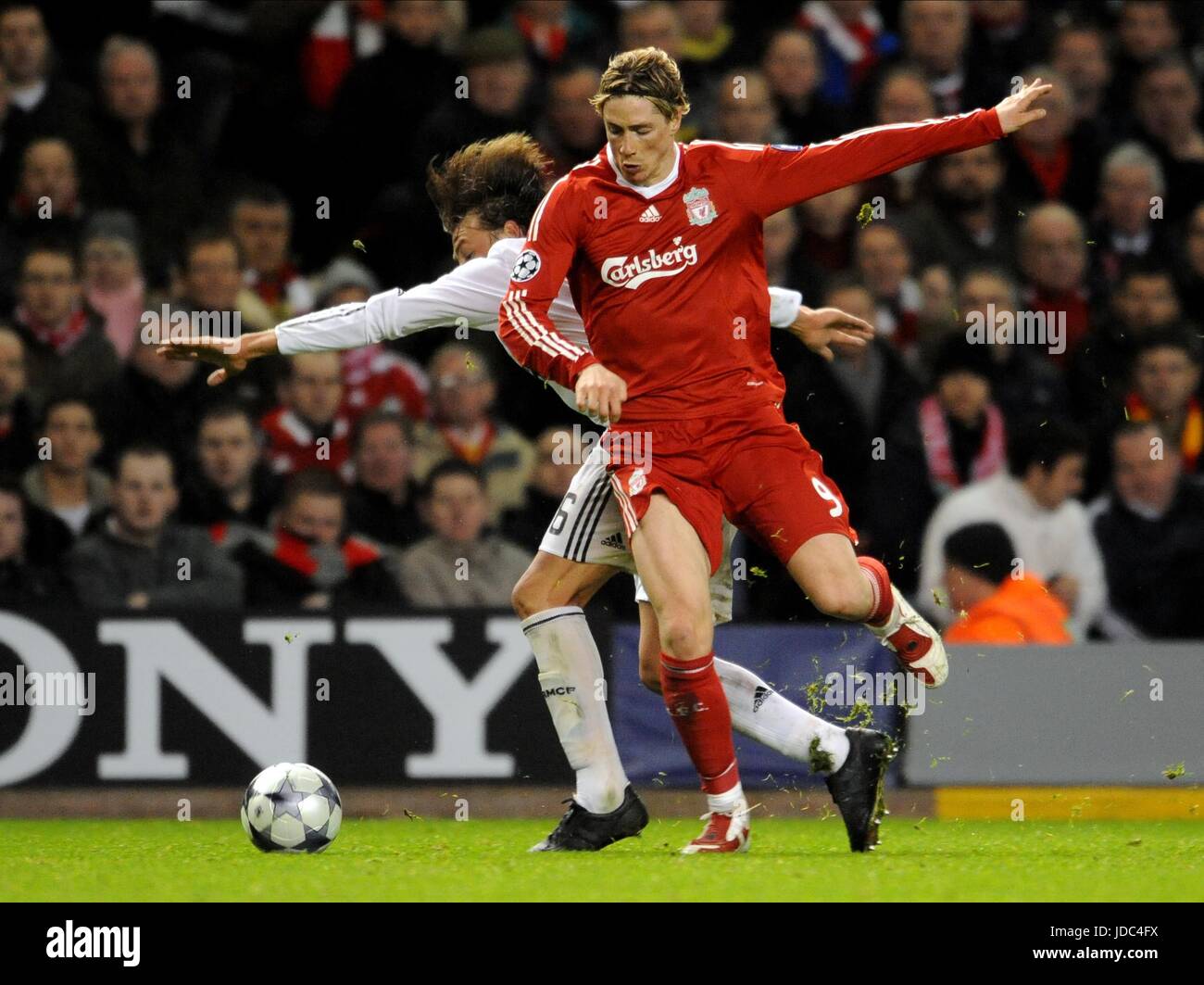 GABRIEL HEINZE FERNANDO TORRES LIVERPOOL V REAL MADRID ANFIELD LIVERPOOL ENGLAND 10 March 2009 Stock Photo