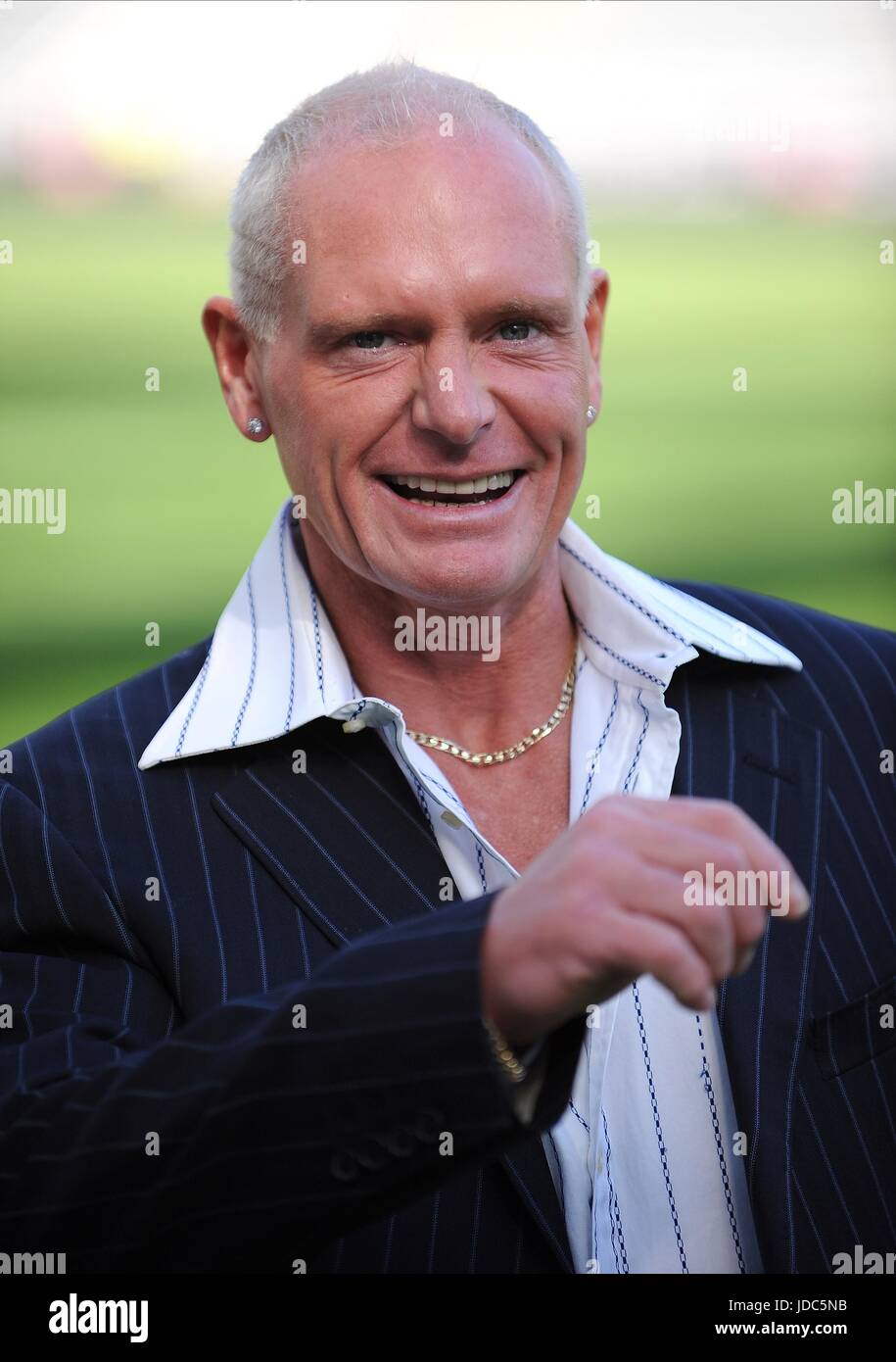 PAUL GASCOIGNE AT ST JAMES PAR NEWCASTLE V CHELSEA ST JAMES PARK