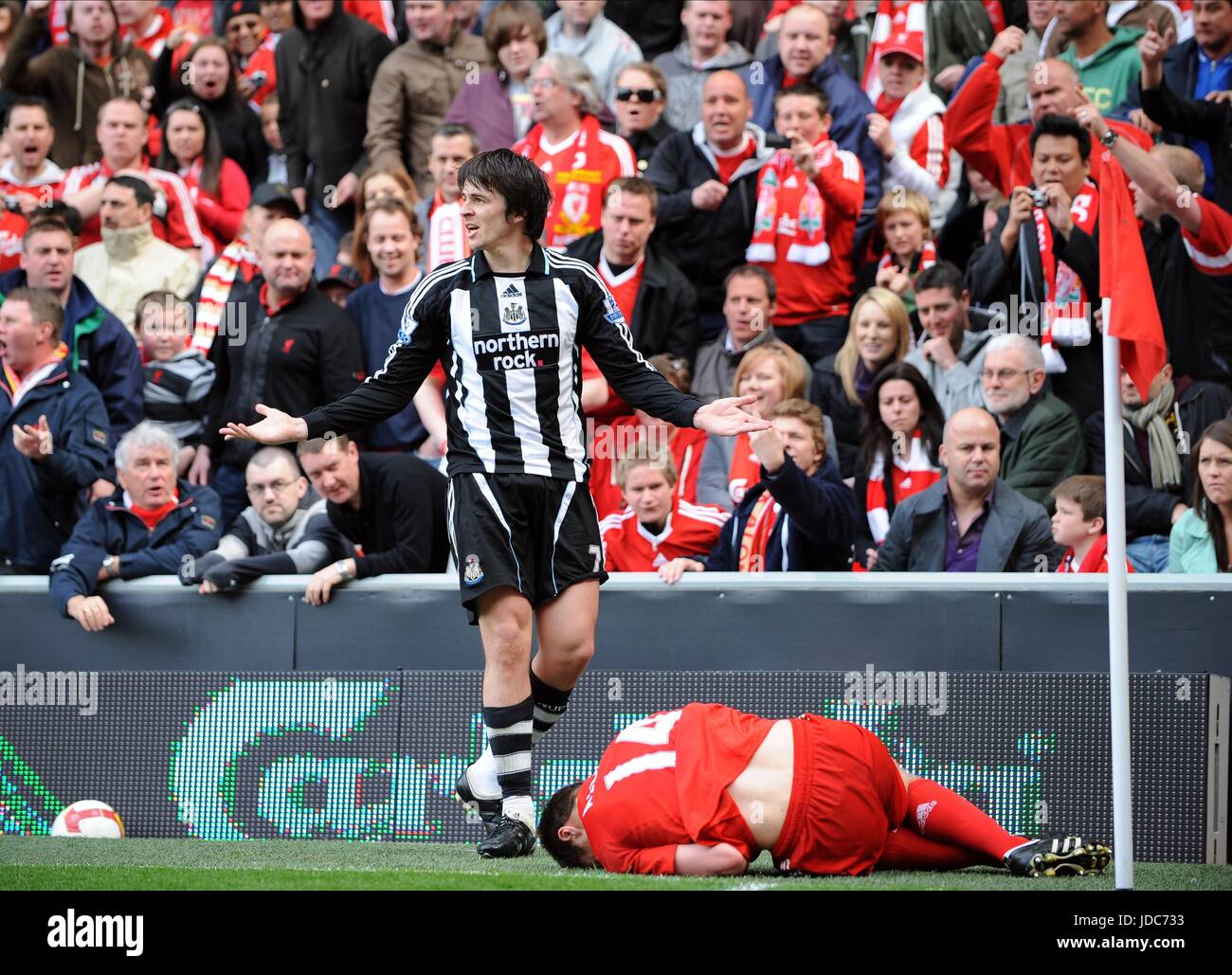 JOEY BARTON IS SENT OFF AFTER LIVERPOOL V NEWCASTLE ANFIELD LIVERPOOL ENGLAND 03 May 2009 Stock Photo