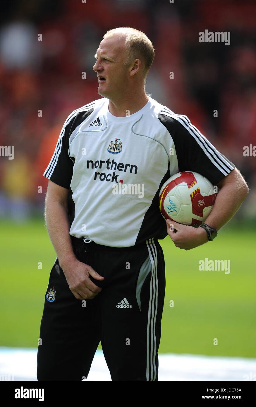 IAIN DOWIE NEWCASTLE UNITED COACH ANFIELD LIVERPOOL ENGLAND 03 May 2009 Stock Photo