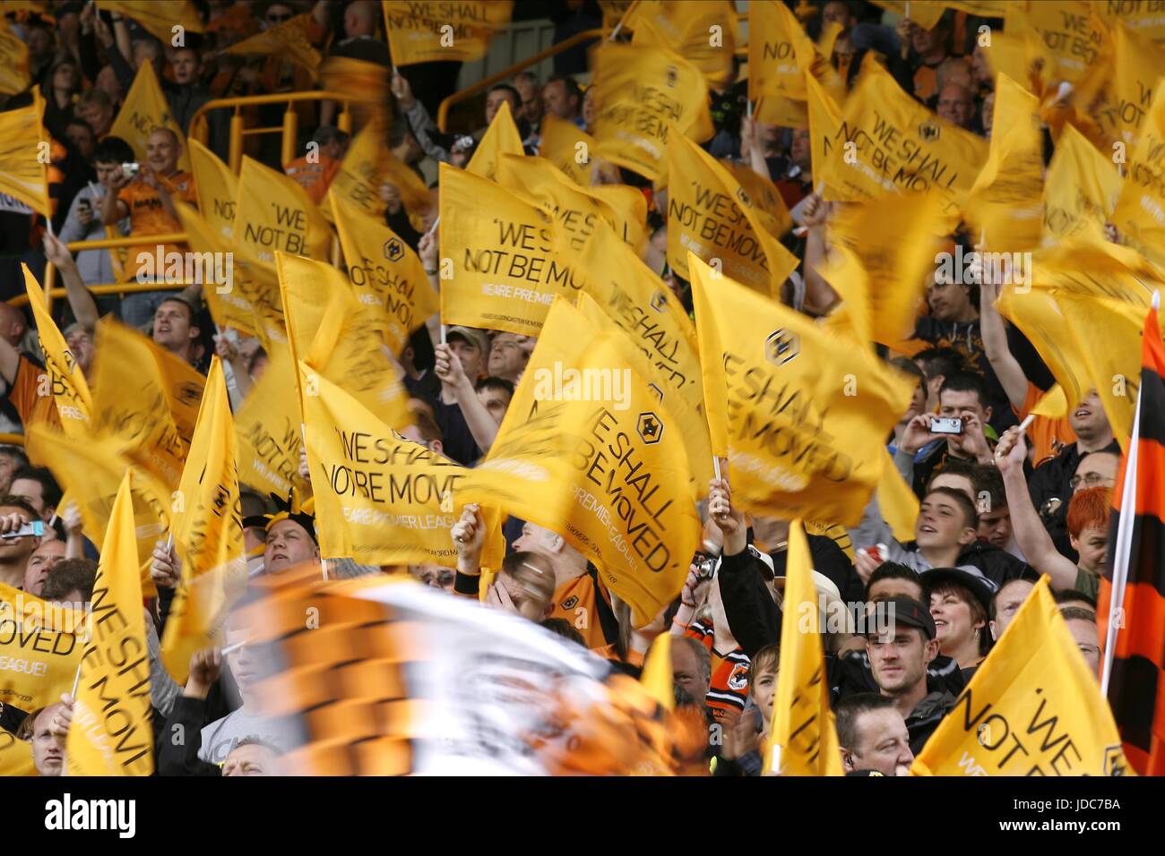 WOLVES FANS WAVE FLAGS WOLVERHAMPTON WANDERERS FC MOLINEUX STADIUM WOLVERHAMPTON  ENGLAND 03 May 2009 Stock Photo