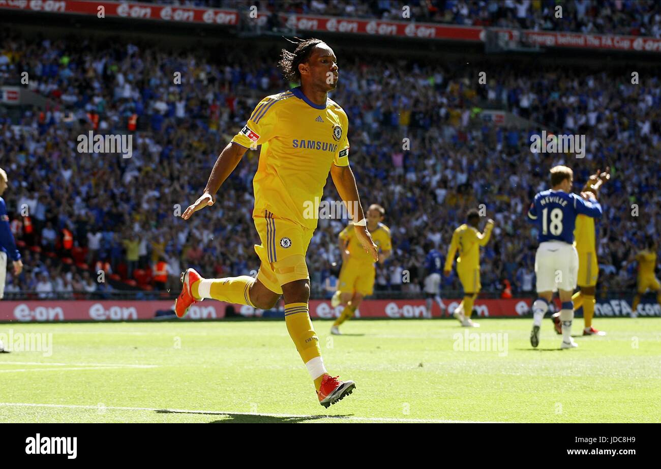 DIDIER DROGBA CELEBRATES CHELSEA V EVERTON WEMBLEY STADIUM LONDON ENGLAND 30 May 2009 Stock Photo