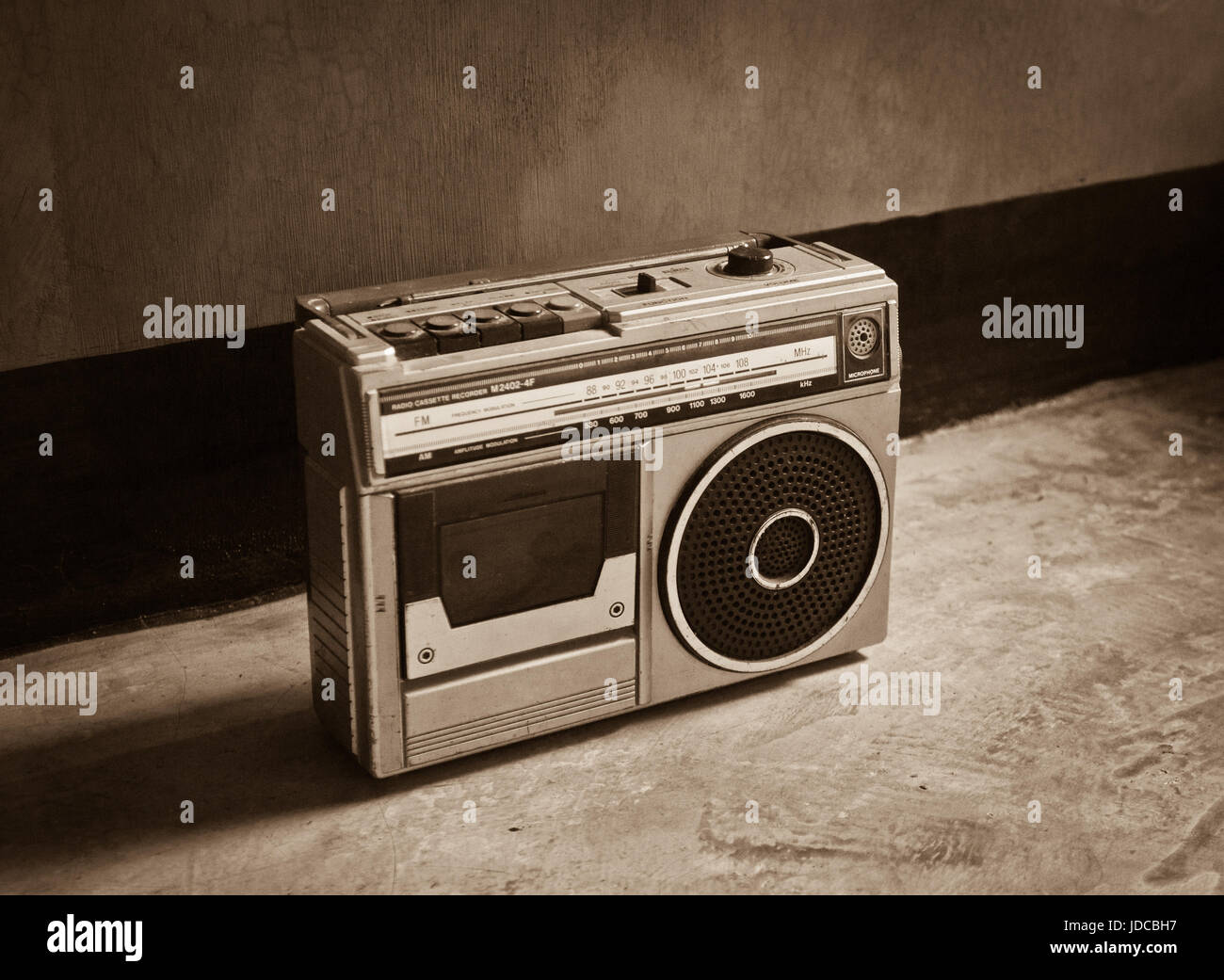Old vintage Radio, classic style Stock Photo - Alamy