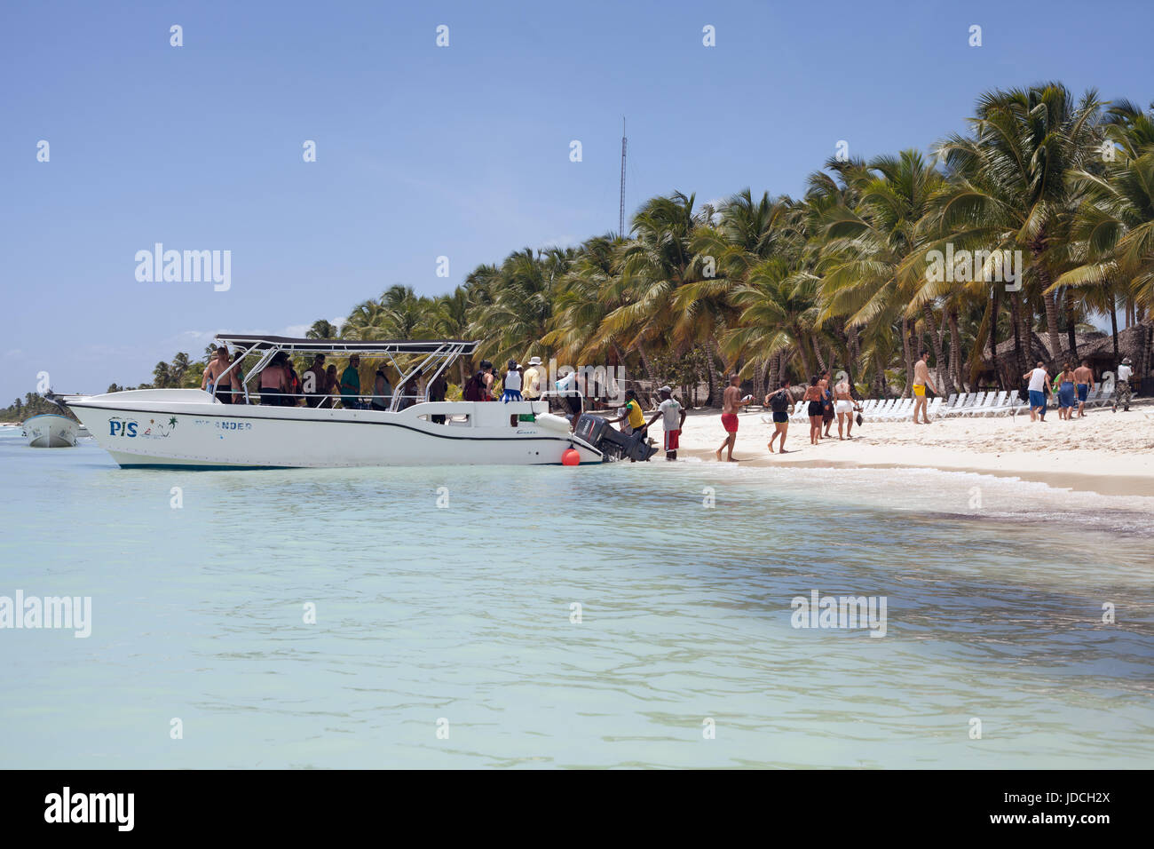 Tourists coming ashore on the Island of Saona, Dominican Republic Stock Photo