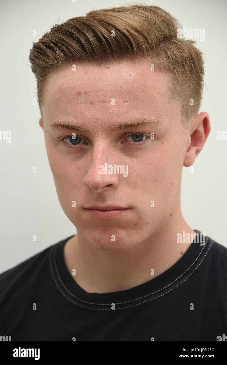 Teenage boy haircut hi-res stock photography and images - Alamy