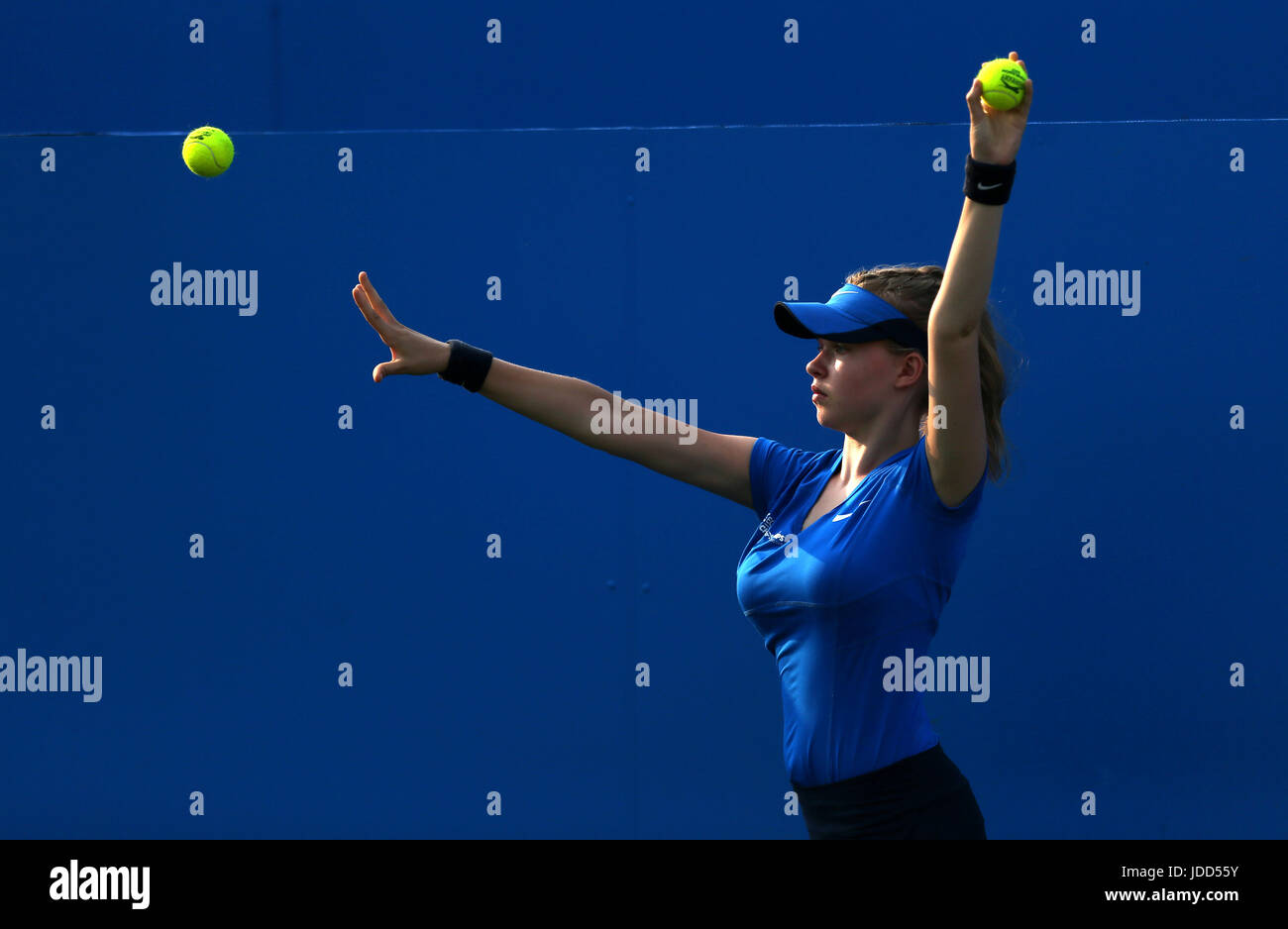 tennis ball girls Ball girl aegon tennis championships hi-res stock photography and images -  Alamy