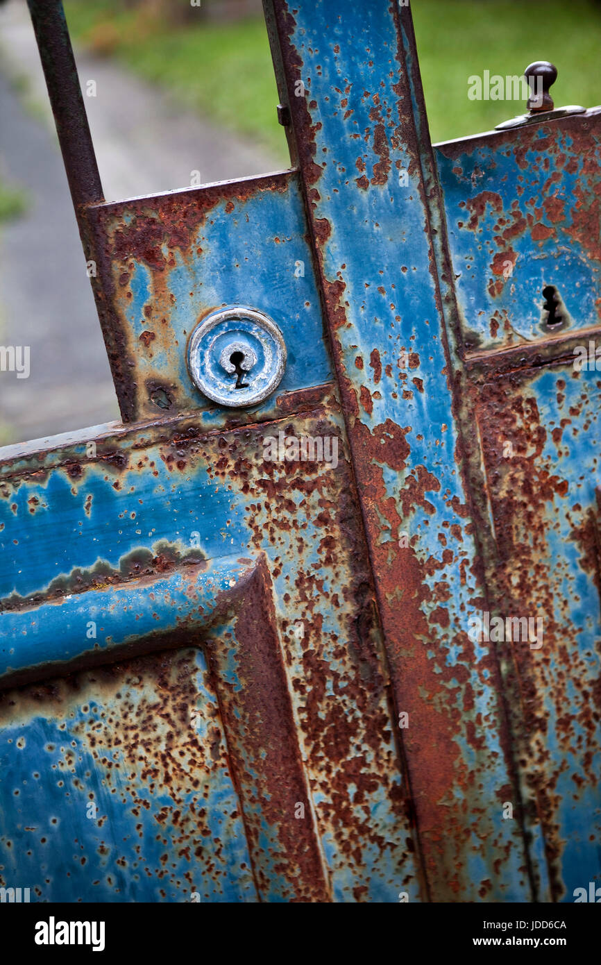 Rusty Lock Gate Lock restoration hi-res stock photography and images - Alamy