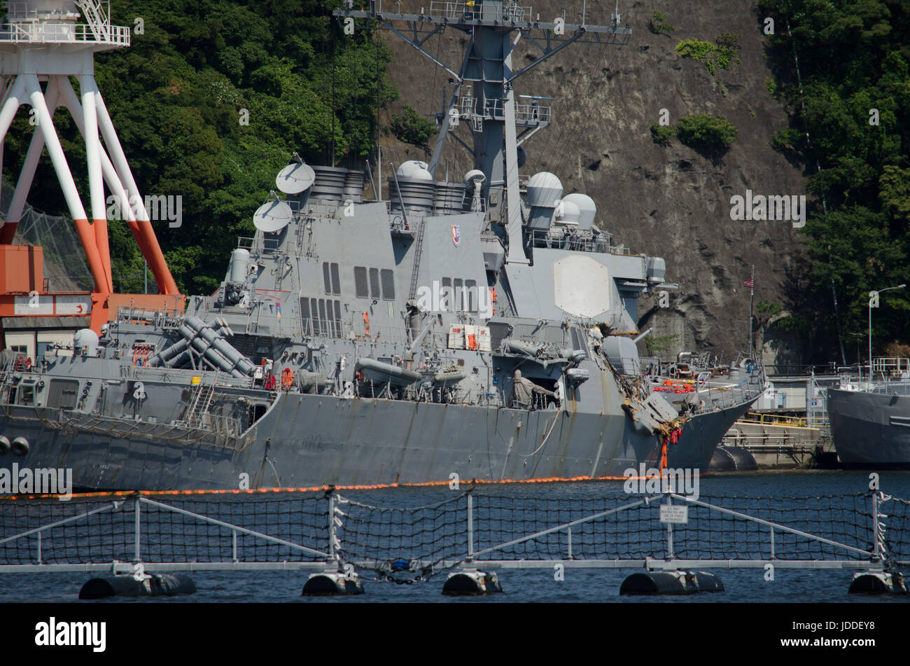 Yokosuka, Japan. 19th June, 2017. Kanagawa Prefecture - USS Fitzgerald (DD-62) Destroyer can be seen at Yokosuka Naval Base days after it collided with a container ship off the coast of Japan. Photo taken on Monday, June 20, 2017. Photo by: Ramiro Agustin Vargas Tabares Credit: Credit: /ZUMA Wire/Alamy Live News Stock Photo