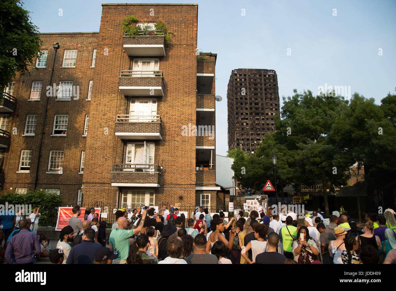 London, UK. 19th June, 2017. People look at the shell of Grenfell tower block during the launch of Justice for Grenfell campaign in West London. seventy-nine people are presumed missing or dead after the 24 storey residential Grenfell Tower block in Latimer Road was engulfed in flames in the early hours of June 14. Credit: Thabo Jaiyesimi/Alamy Live News Stock Photo