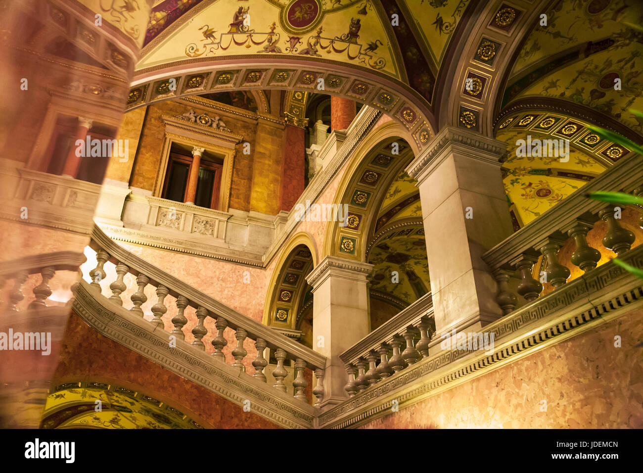 the-hungarian-state-opera-house-andr-ssy-tca-ter-zv-ros-budapest