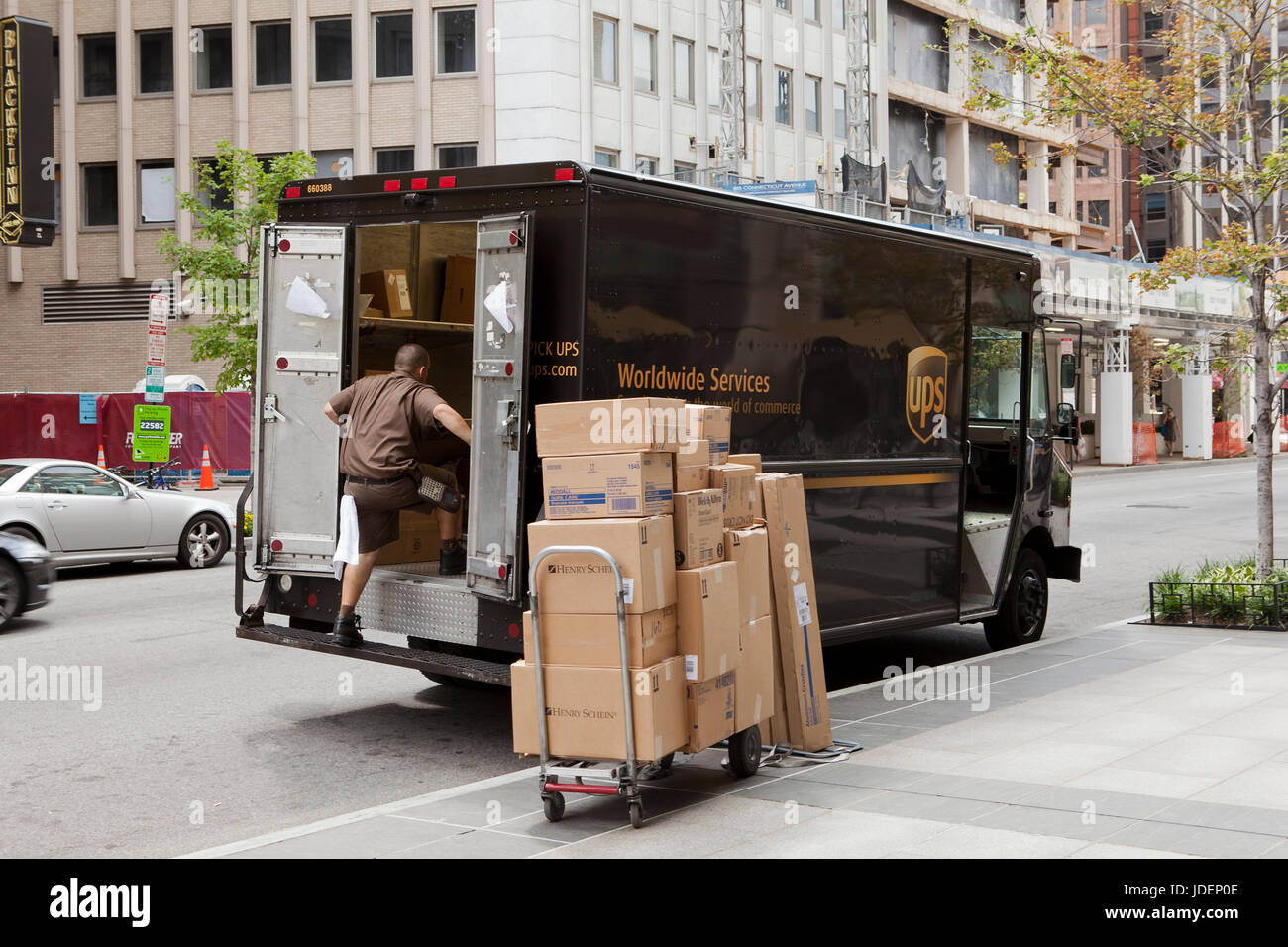 UPS delivery man preparing packages for delivery - Washington, DC 