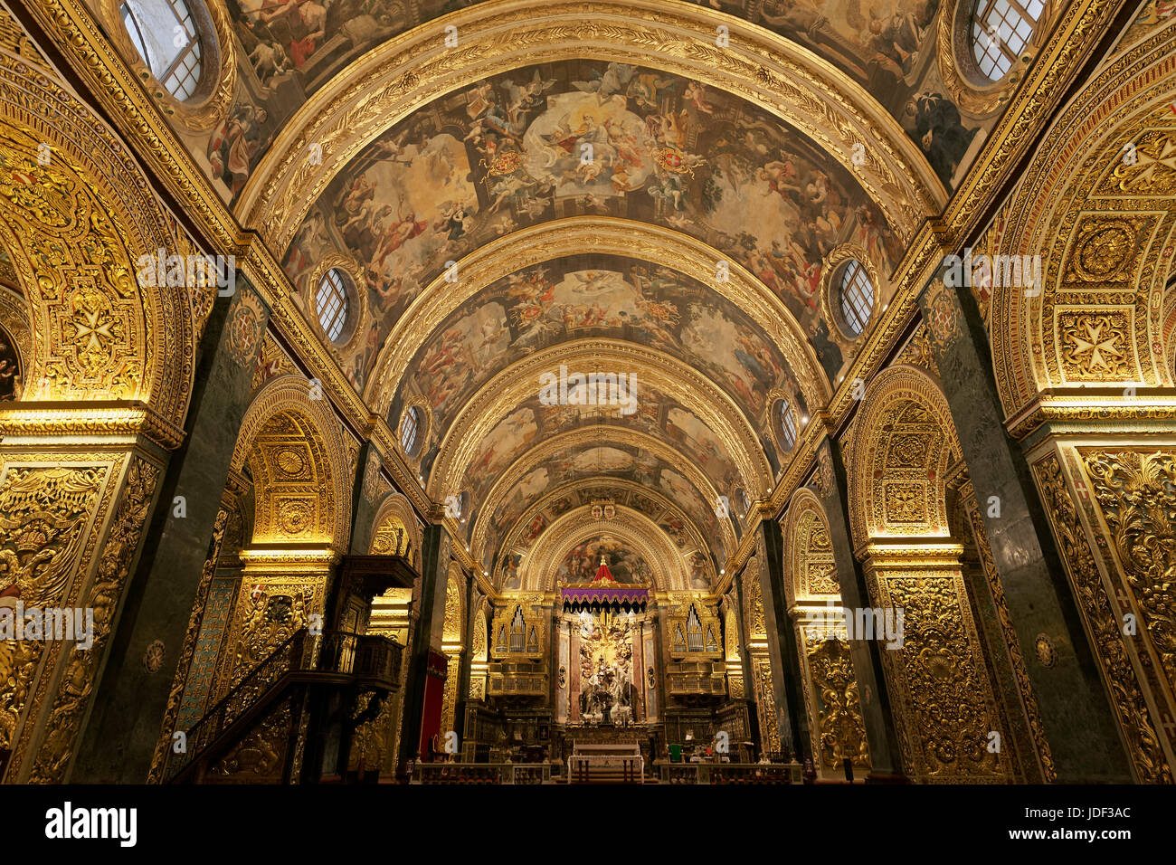 St. John's Co-Cathedral, gold-decorated nave with ceiling paintings by Mattia Preti, Baroque, Valletta, Malta Stock Photo