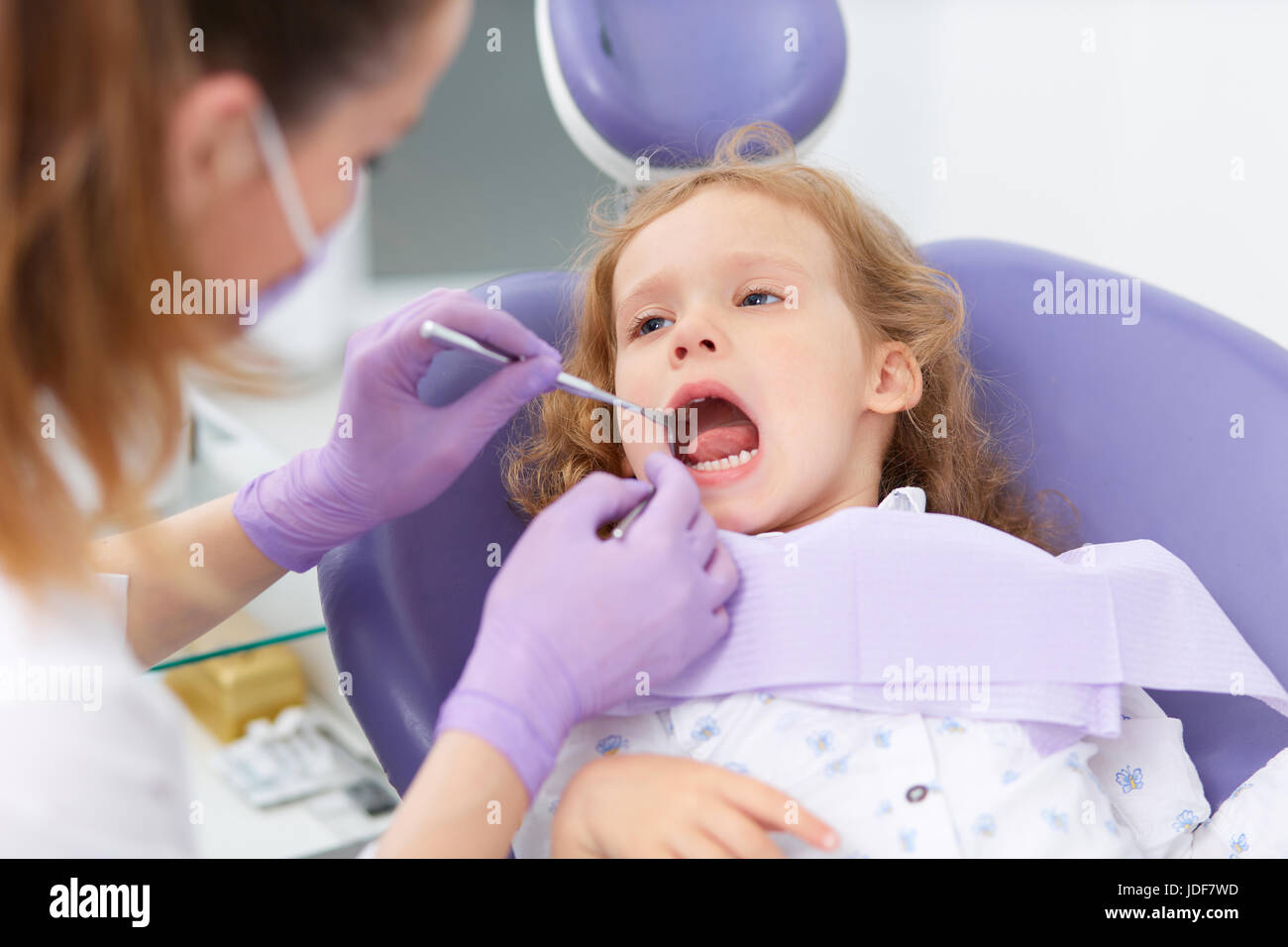 Pediatric dentist with patient Stock Photo Alamy