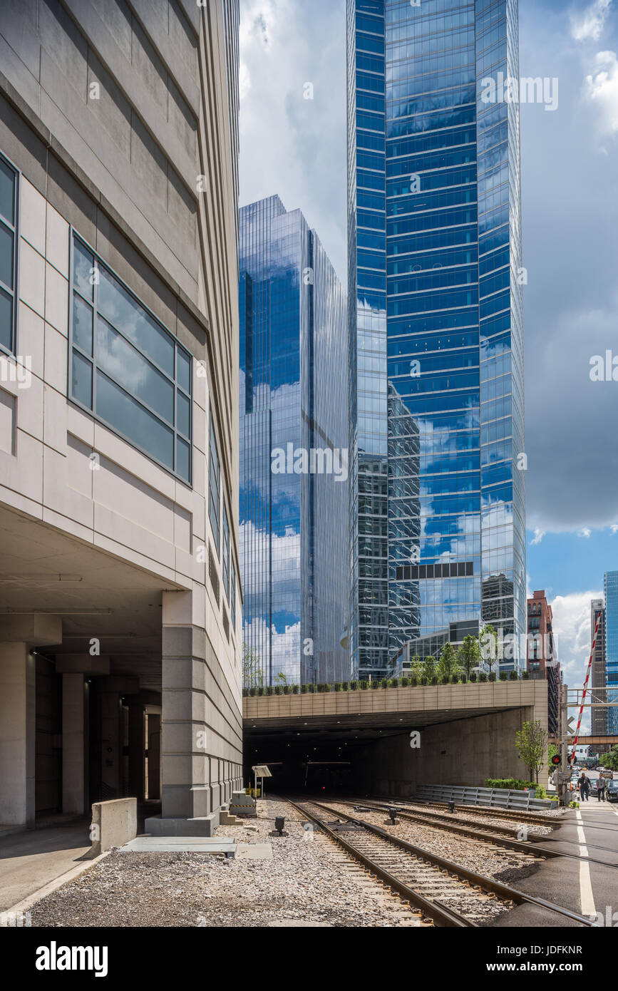 Metra Railroad tracks leading into Ogilvie Station Stock Photo Alamy