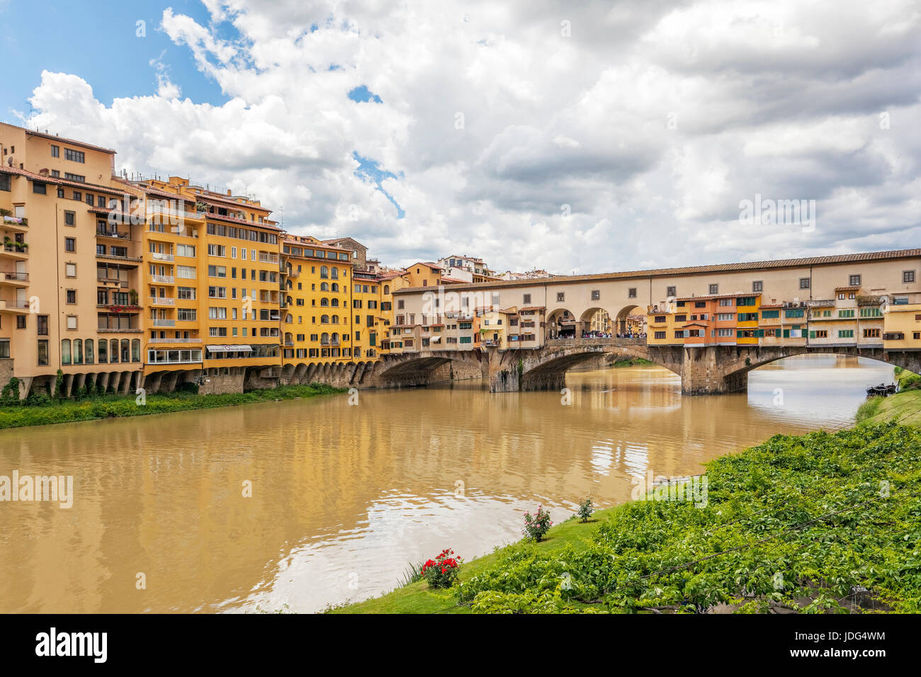 The river Arno and Ponte Vecchio bridge in Firenze (Florence), Italy Stock Photo